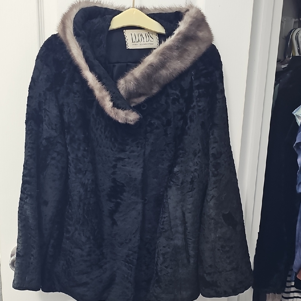VINTAGE Black Fur Women's Cape with Tan Trim
